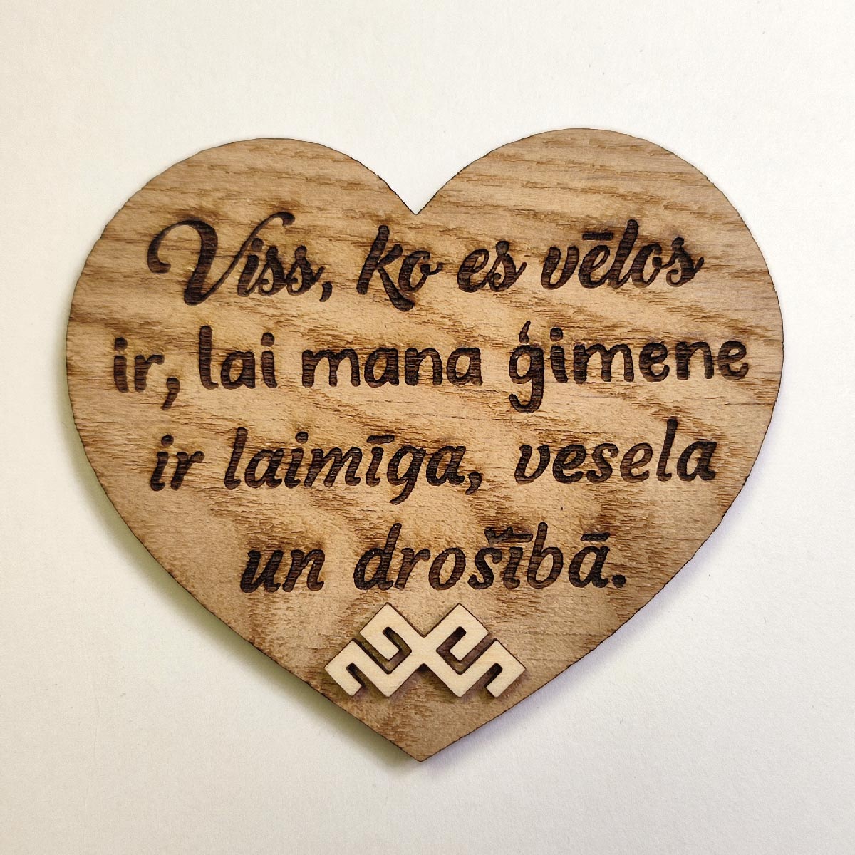 magnēts Ģimene drošībā. Koka magnēts — attēls 1