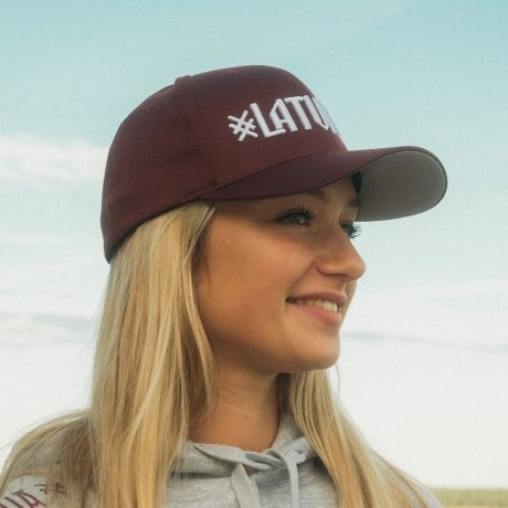 Flexfit cepure ar telpisku 3D izšuvumu LATVIJA. Gunchi dizains
