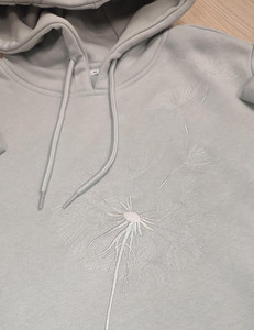 Pienene. Džemperis ar izšūtu dizainu